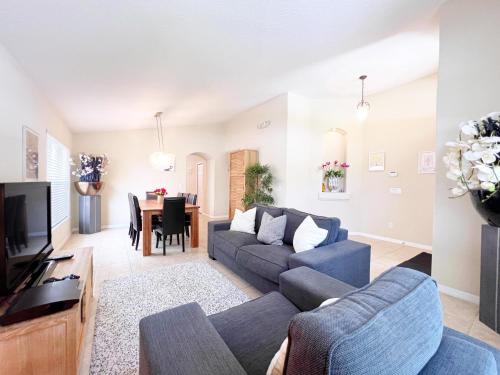 Last Minute Disney Getaway! Private Pool, Hot Tub & Games Room. Book Now! #98225 in Orlando, USA