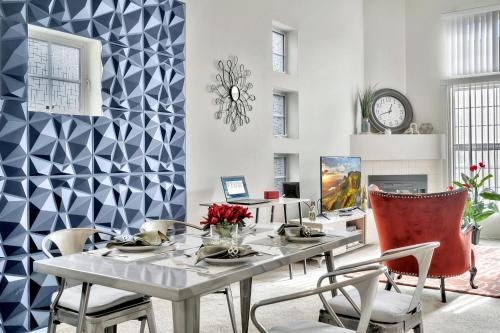 Attrezzature e servizi, Chic Urban Oasis, Sleek Design, Designer Amenities and Private Patio Retreat in Sherman Oaks