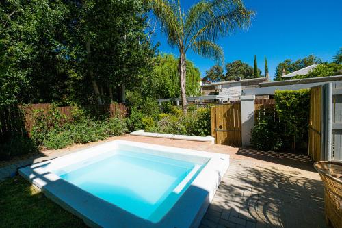 Fays huisie  pool in lovely Riebeek-Kasteel in Ribek Kastelis