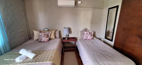 1 double bed, 1 twin bed