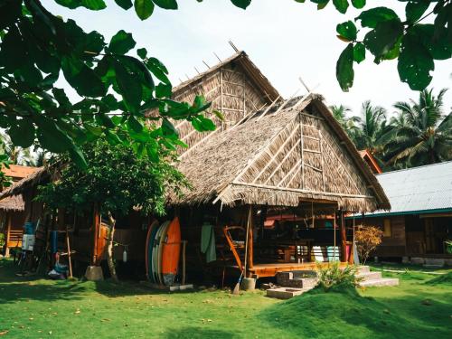 Toroi Koat Surf Camp Mentawai - Siberut Sel.