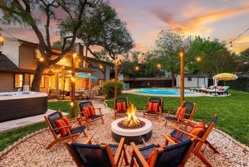Elegant Escape - Sleeps 14 - Games Pool Fire Pit – khách sạn tại Làng Đồi Quê