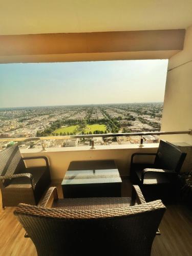 Aussicht, Premium King Sudio, one bedroom,Two bedroom serviced Apartment Gold crest Mall in Lahore