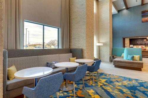 Empfangshalle, Hampton Inn & Suites by Hilton Weatherford in Weatherford (TX)