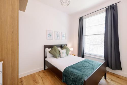 Beautiful 2BR Flat Near Highbury - image 3