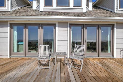 Jonahs Whale by Oak Island Accommodations in Caswell Beach (NC)