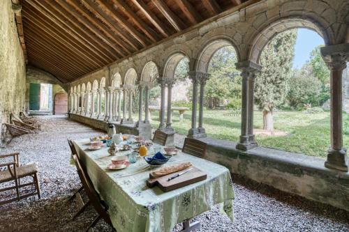 Abbaye De Villelongue in Saint-Martin-le-Vieil