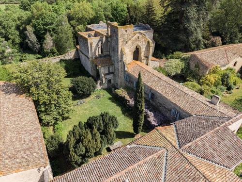 Abbaye De Villelongue in Saint-Martin-le-Vieil