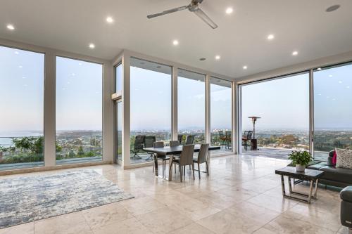 Pool and Coastline Views Luxe La Jolla Home in San Diego, USA