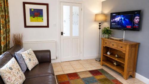 Juliet Cottage HOT TUB Sleeps 3 Singles or Double - image 33