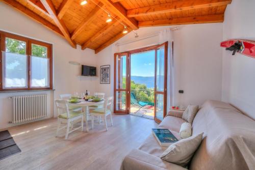  La Brezza Del Lago Maggiore: Apartment with Terrace and View - Happy Rentals in Laveno-Mombello