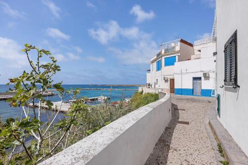  Madre Terra Airport Apartment & Rooms in Terrasini