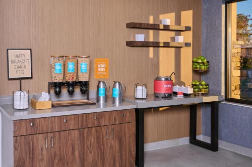 Hampton Inn Anchorage - image 5