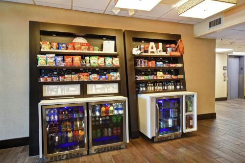 Hampton Inn Auburn - image 18