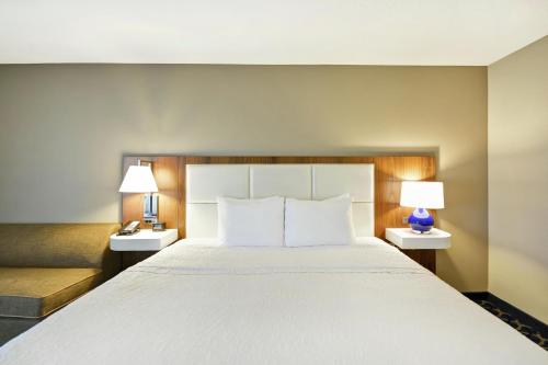 Hampton Inn Auburn - image 36