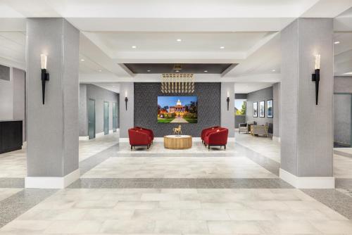 DoubleTree by Hilton Concord Downtown – khách sạn tại Epsom
