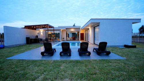 Casa Aura con piscina privada y zona parrilla