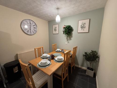 Red Door Retreat Speke Liverpool sleeps 5 in Liverpool Airport