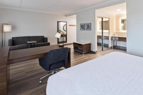 Hampton Inn & Suites Lanett/West Point - image 20
