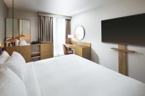 Hilton Garden Inn Bristol City Centre - image 44