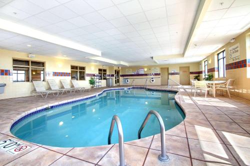 Hampton Inn & Suites West Bend - image 17