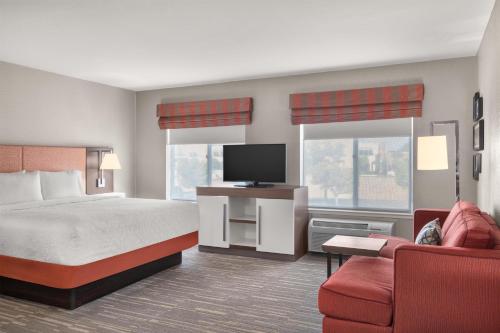 1 king bed, 1 sofa bed