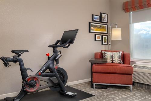 Hampton Inn & Suites Fresno - image 28