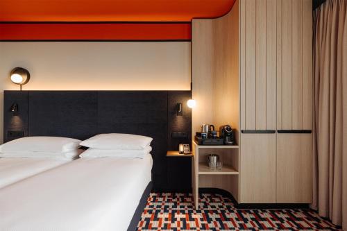 DoubleTree by Hilton Amsterdam Centraal Station - image 30