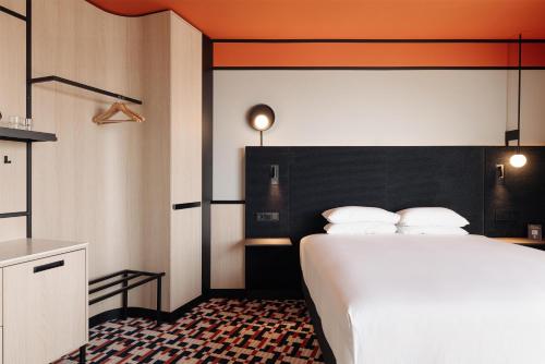 DoubleTree by Hilton Amsterdam Centraal Station - image 24