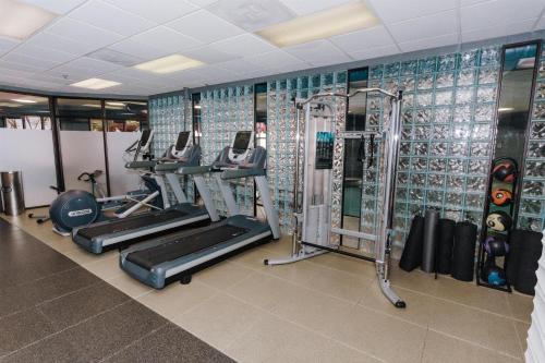 DoubleTree by Hilton Bloomington - image 40