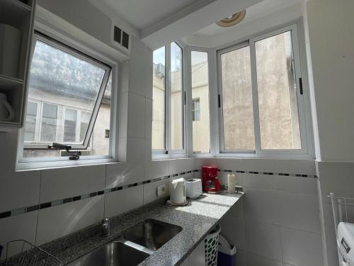 Comfortable and bright apartment near Cabildo with balcony - image 3