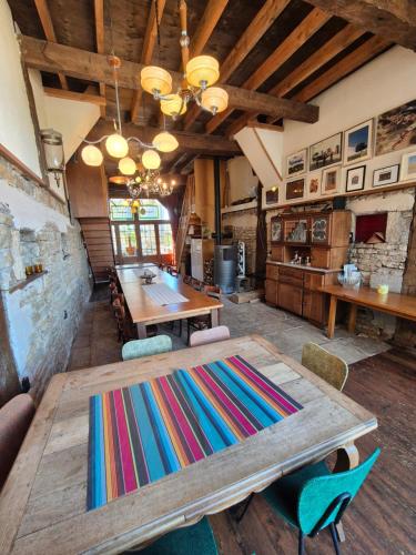 B&B La Tourelle Chambres et Table d'Hôtes (B&B La Tourelle Chambres et Table d'Hotes) in Colombotte