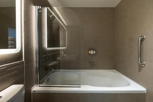 The Sidney Pier Hotel & Spa in Sidney (BC)