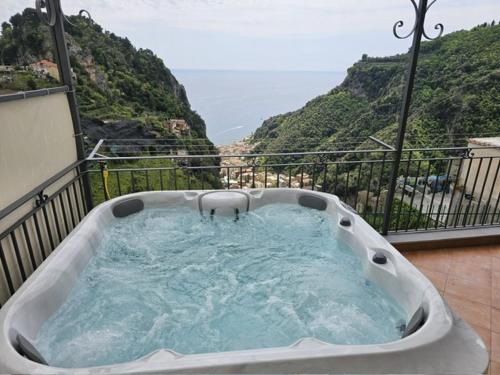 Exterior view, Il Paradiso sul Mare Apartment in Scala