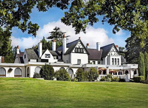Exterior view, Hilton Cobham in Greater London South West
