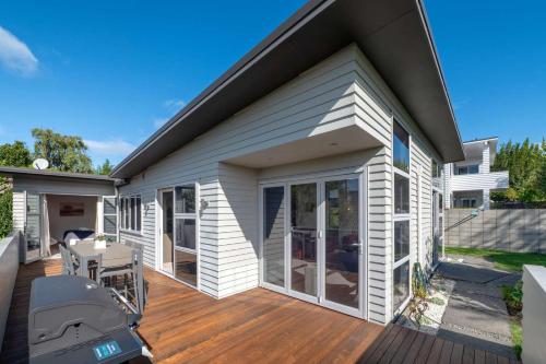 Kowhai Views - Stylish & Modern in Great Location — other in Matipo Avenue 7B, Rotorua New Zealand, 3015