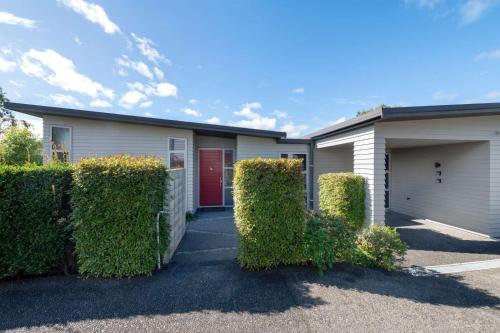 Kowhai Views - Stylish & Modern in Great Location - image 4