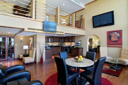 Hilton Charlotte University Place - image 42
