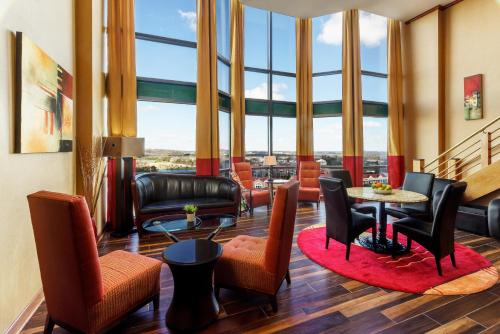 Hilton Charlotte University Place - image 37
