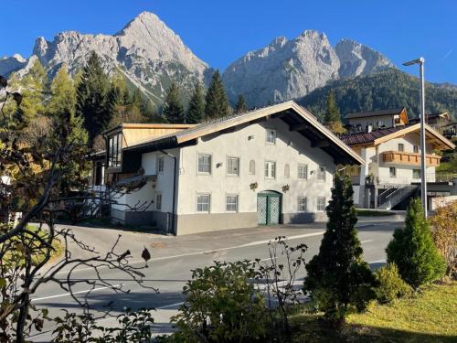 Biber Art Chalet in Biberwier