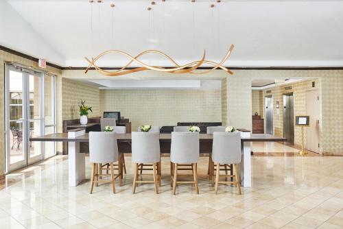 Vestíbulo, DoubleTree by Hilton Dallas - Market Center in Dallas (TX)