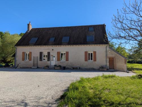 Gîte de charme en forêt: 4/6 pers, nature, détente, parking, animaux acceptés - FR-1-590-529 (Gite de charme en foret: 4/6 pers, nature, detente, parking, animaux acceptes - FR-1-590-529) in Saint-Firmin-sur-Loire