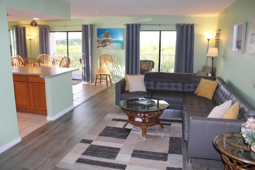 Coastal Bliss Apartment in Indian Shores (Florida)