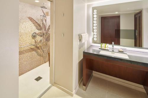 Hokulani Waikiki by Hilton Grand Vacations Club - image 17