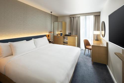 Hilton Garden Inn Glasgow City Centre Room Type - King Room with River View