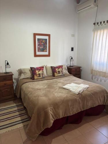 1 queen bed, 4 twin beds