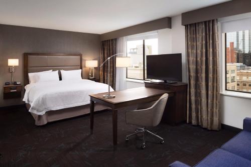 Hampton Inn & Suites Dallas Downtown - image 43