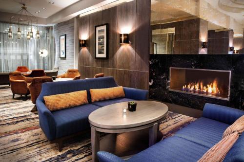 Lobby, DoubleTree by Hilton Glasgow Central near The Tenement House