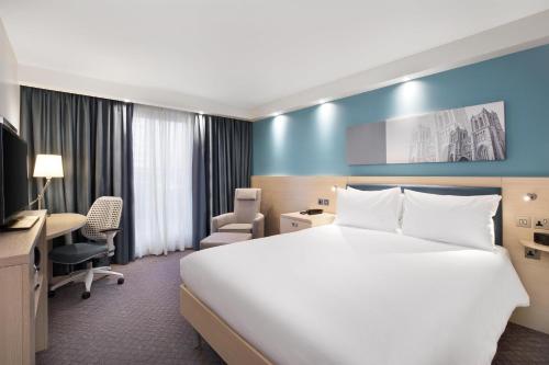 Hampton By Hilton Bristol Airport - image 33