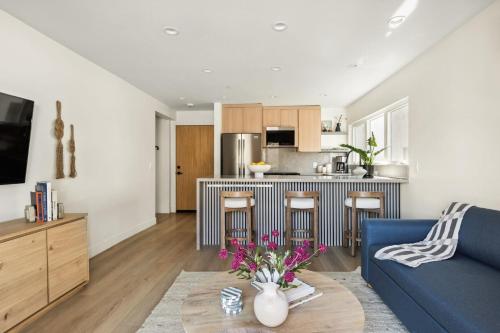 Tide House - Unit A - Modern Seaside 1BD w Parking, El Segundo